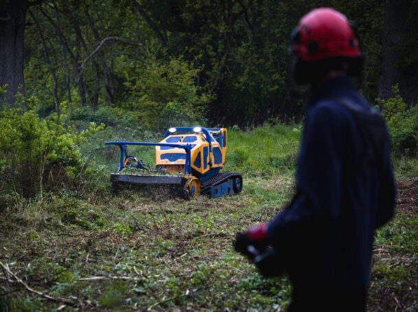 Clearing thick vegetation with ease whilst keeping operator at a safe distance